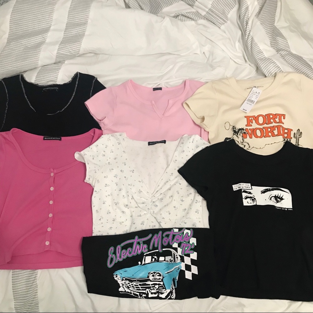 BRANDY MELVILLE SHORT SLEEVE COLLECTION - Picture 1 of 1